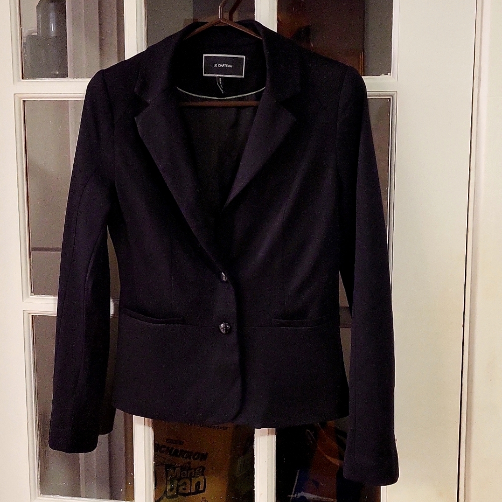 Le chateau women's Black blazer size XS pre-owned.